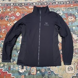 Arc’teryx Women’s Atom LT jacket, size Small, color Black